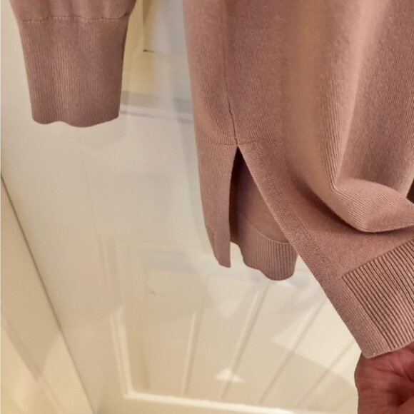 Simons Contemporaine blh pink oversized turtleneck sweater. Size M - Picture 4 of 6